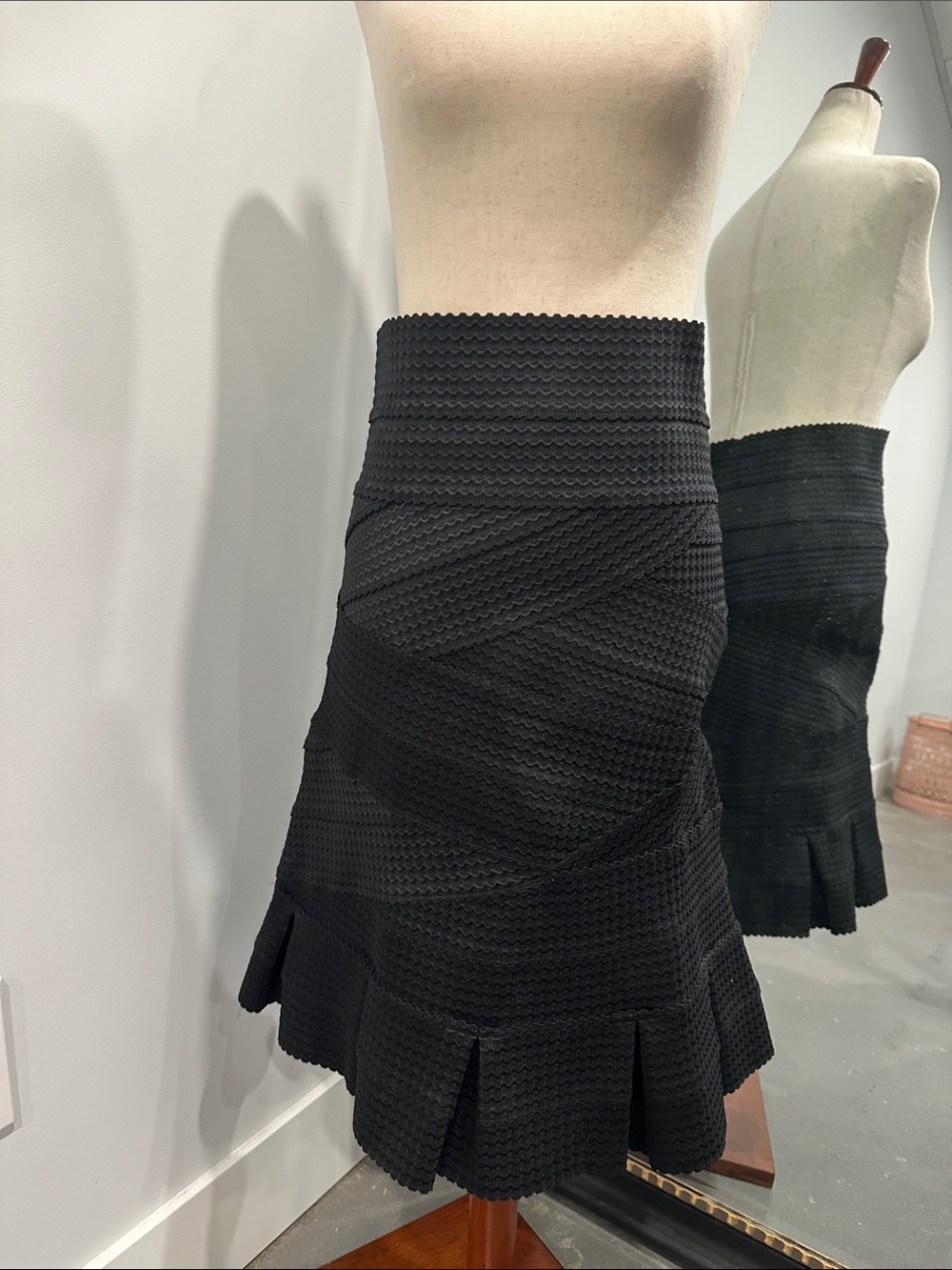 Women's Black Textured Pleated Bandage style Skirt